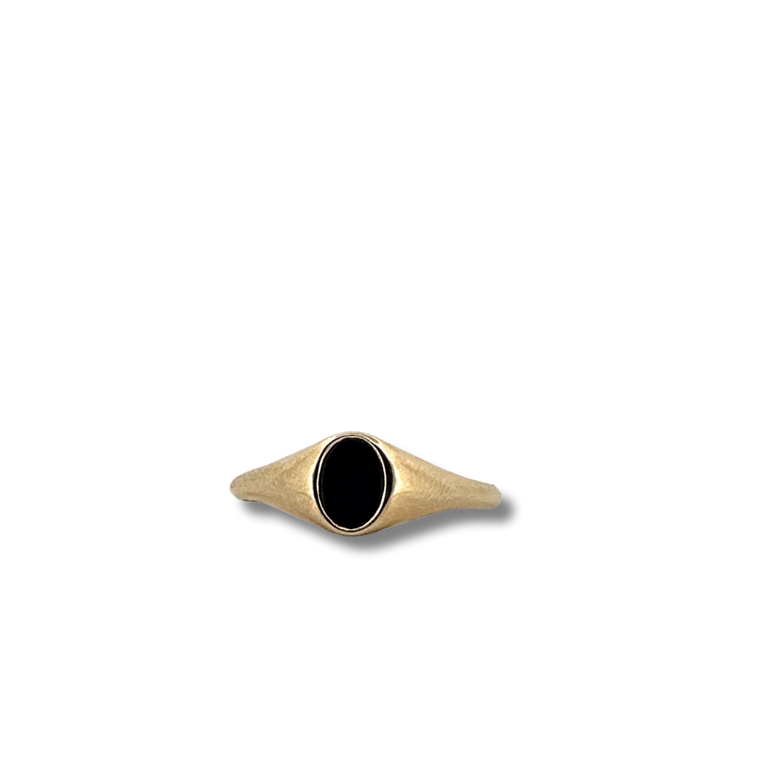 9ct yellow gold ring black stone