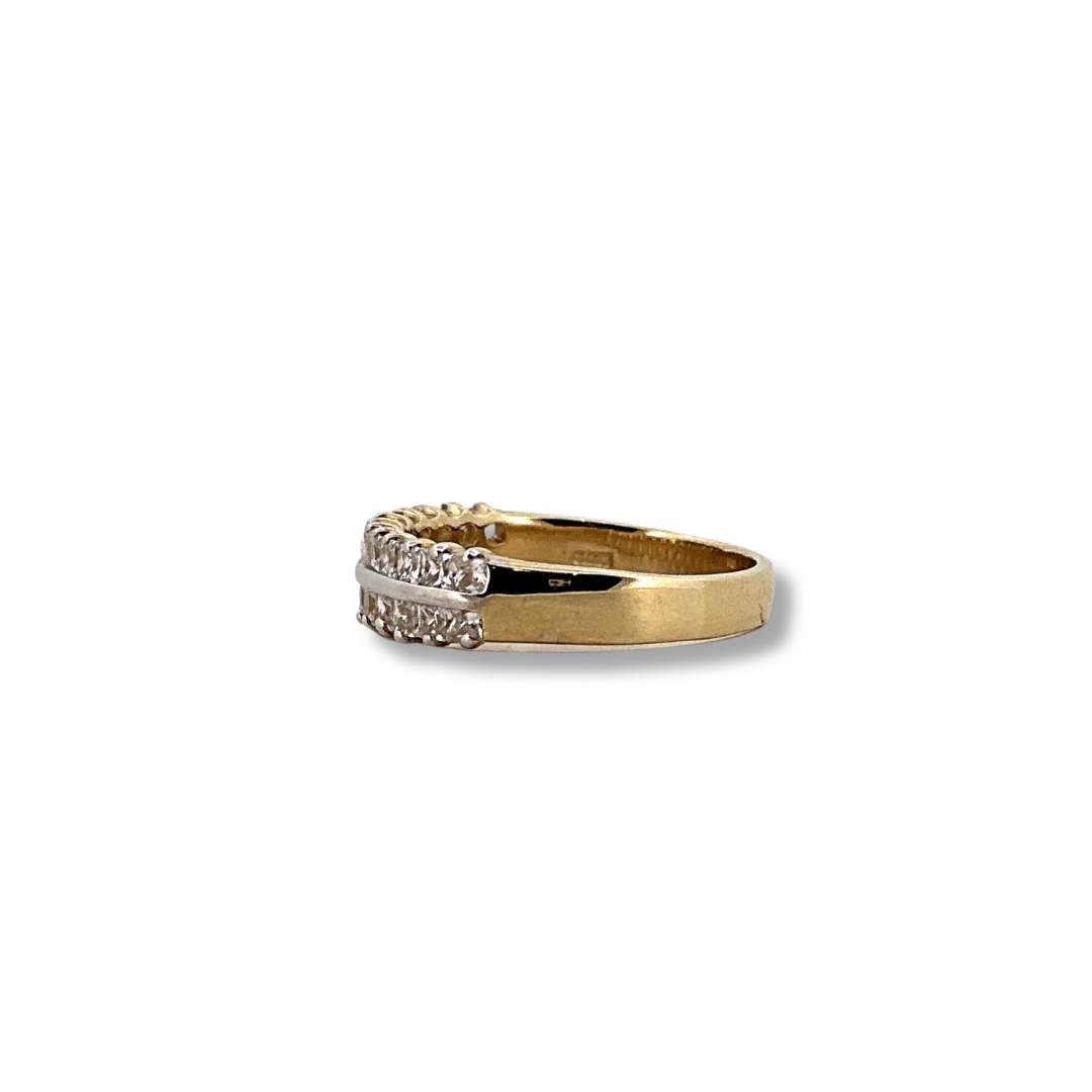 9ct yellow gold ring with cz stones