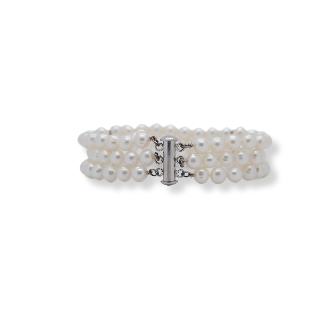 Fresh water white pearl bracelet
