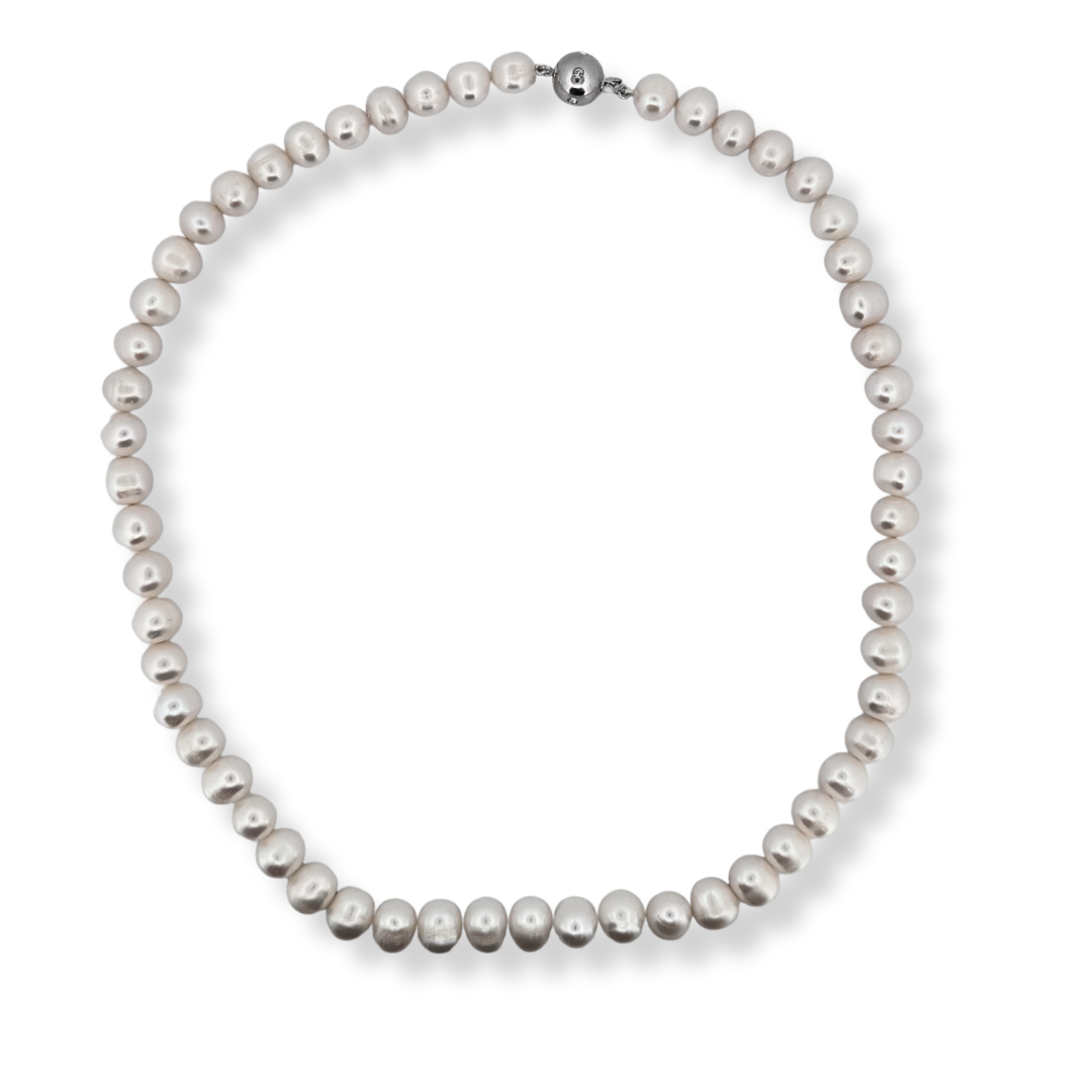 Silver white pearl necklace