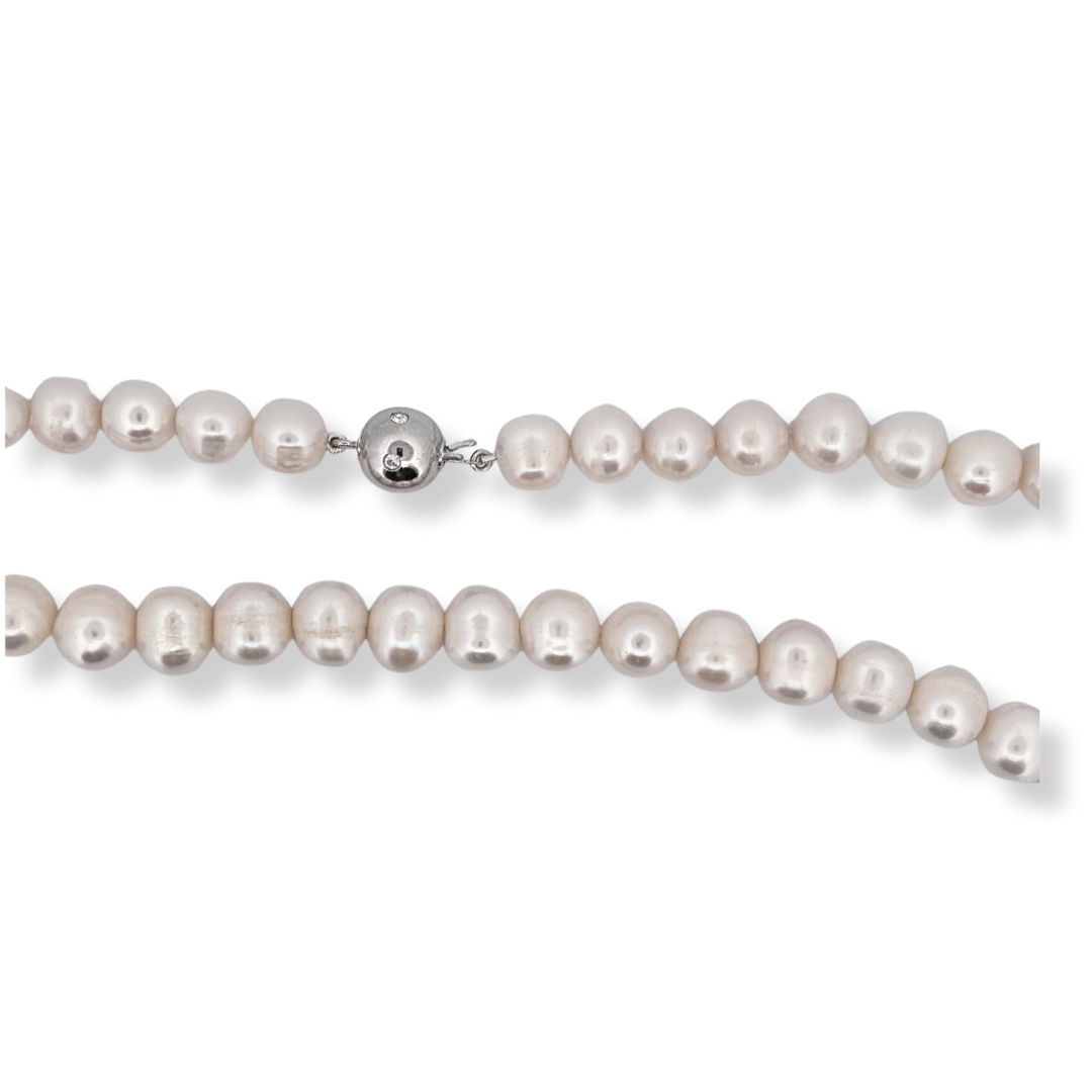 Silver white pearl necklace