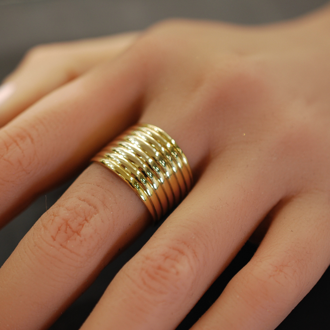 9ct yellow gold ring