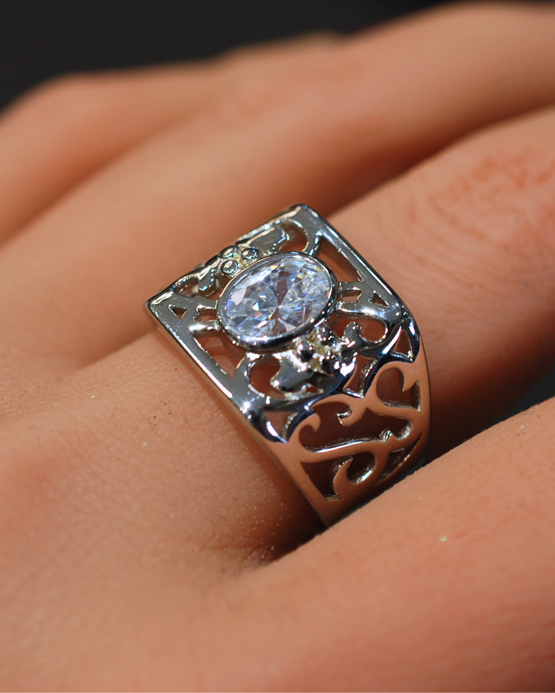 Silver cz intricate design ring