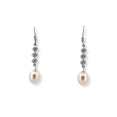 Silver pearl earring
