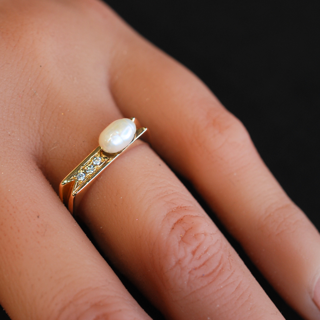 9ct gold diamond pearl ring